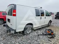 2017 GMC Savana фото