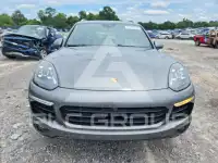 2017 Porsche Cayenne photo