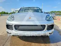 2017 Porsche Cayenne photo