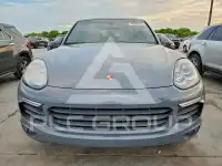 2017 Porsche Cayenne photo