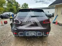 2017 Porsche MACAN photo