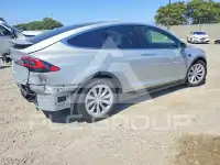 2017 Tesla Model X фото