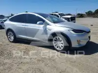 2017 Tesla Model X фото