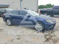 2017 Lexus ES350 photo