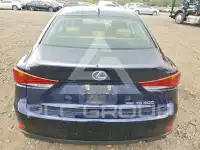 2017 Lexus IS photo