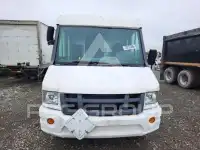 2017 Isuzu NPR фото