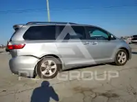 2017 Toyota SIENNA фото