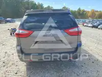 2017 Toyota SIENNA photo