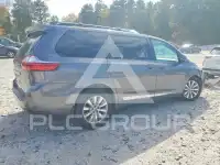 2017 Toyota SIENNA photo