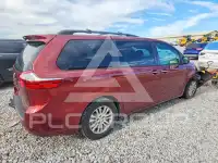 2017 Toyota SIENNA photo