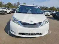 2017 Toyota SIENNA photo