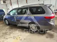 2017 Toyota SIENNA фото