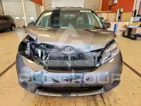2017 Toyota SIENNA фото