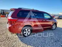 2017 Toyota SIENNA photo