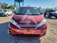2017 Toyota SIENNA photo