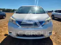 2017 Toyota SIENNA фото