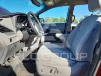2017 Toyota SIENNA photo