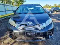 2017 Toyota SIENNA фото