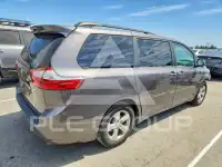 2017 Toyota SIENNA photo