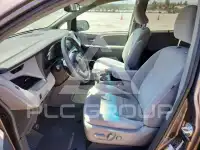 2017 Toyota SIENNA photo