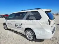 2017 Toyota SIENNA фото