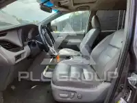 2017 Toyota SIENNA photo