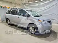2017 Toyota SIENNA photo