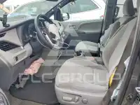 2017 Toyota SIENNA фото