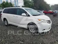 2017 Toyota SIENNA photo