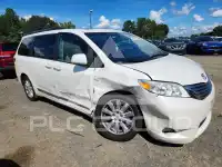 2017 Toyota SIENNA photo