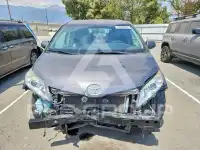 2017 Toyota SIENNA photo