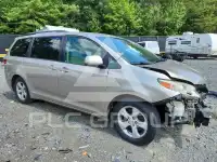 2017 Toyota SIENNA photo