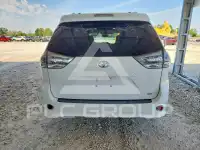 2017 Toyota SIENNA photo
