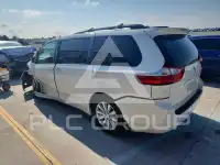 2017 Toyota SIENNA photo