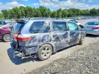 2017 Toyota SIENNA фото