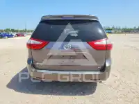 2017 Toyota SIENNA photo