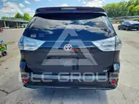 2017 Toyota SIENNA фото