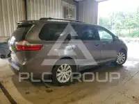 2017 Toyota SIENNA photo