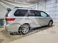 2017 Toyota SIENNA photo
