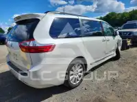 2017 Toyota SIENNA photo