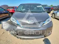 2017 Toyota SIENNA photo