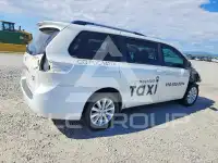 2017 Toyota SIENNA фото