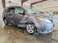 2017 Toyota SIENNA фото