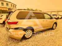2017 Toyota SIENNA photo
