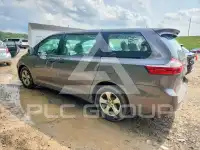 2017 Toyota SIENNA фото