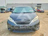 2017 Toyota SIENNA фото