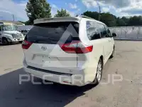2017 Toyota SIENNA photo