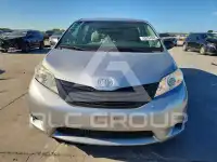2017 Toyota SIENNA фото