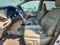 2017 Toyota SIENNA фото