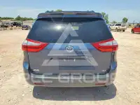 2017 Toyota SIENNA photo